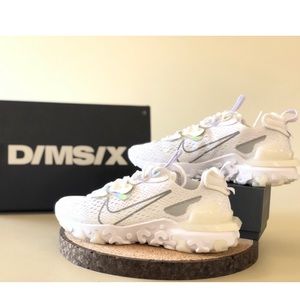 NIKE Womens NSW React Vision Ess